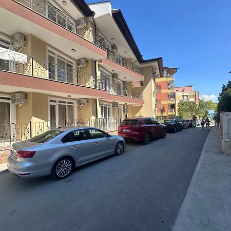 Апартамент Tanita Равда